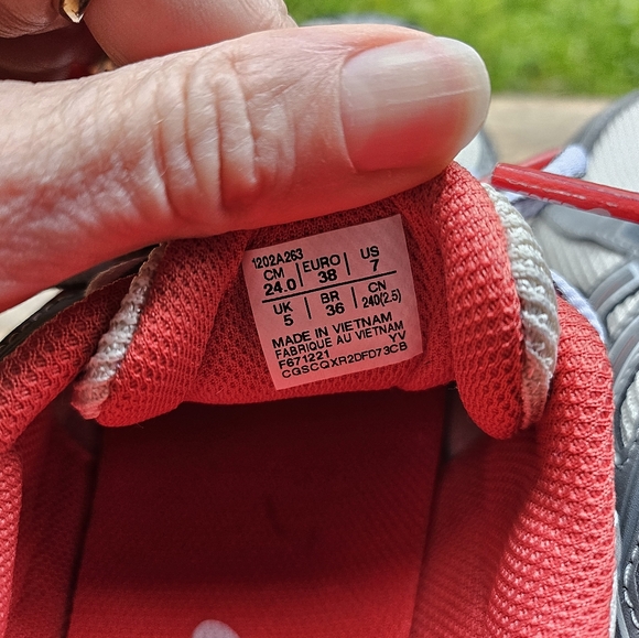 Asics Gel Venture x Kirsh collab, size 7, Birch/Firey Red - Picture 12 of 12